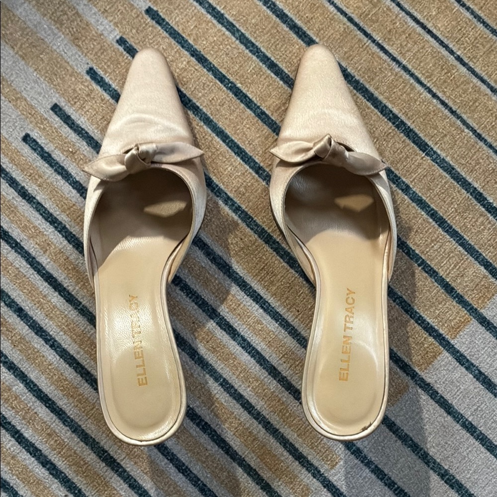 Ellen Tracy Gold Satin Mules with Pointed Toe and Bow Detail, size 8